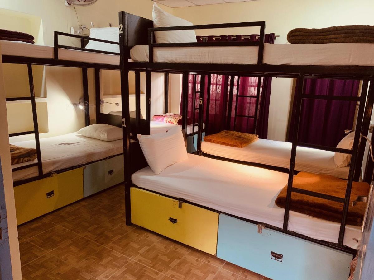 Vagabond Stay Hostel Varanasi Esterno foto