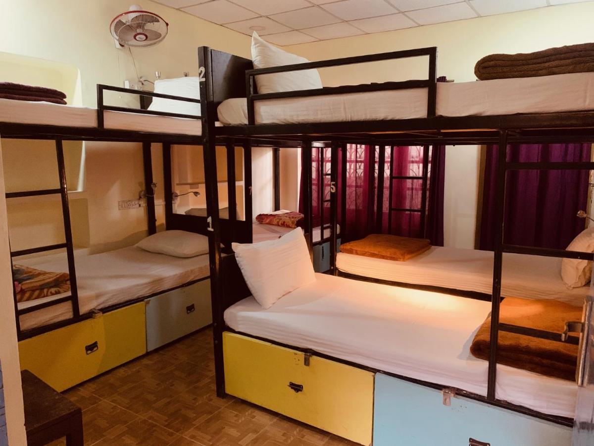 Vagabond Stay Hostel Varanasi Esterno foto