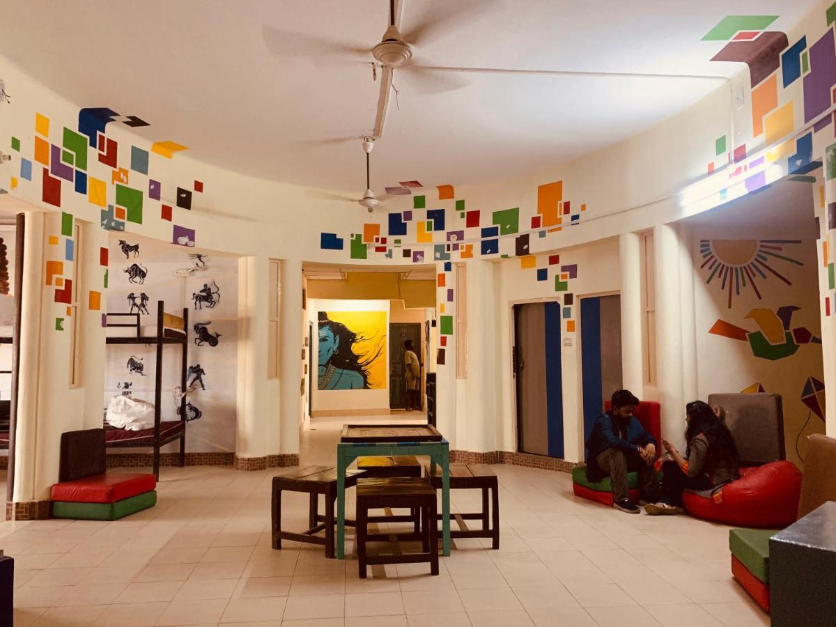 Vagabond Stay Hostel Varanasi Esterno foto