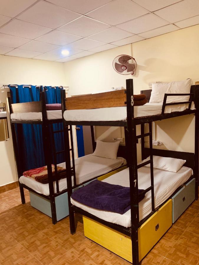 Vagabond Stay Hostel Varanasi Esterno foto