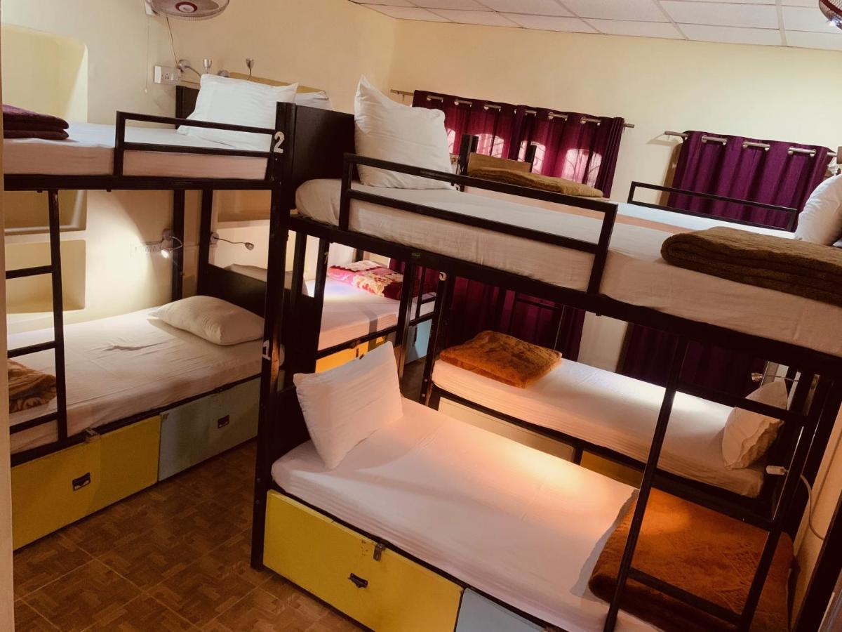 Vagabond Stay Hostel Varanasi Esterno foto