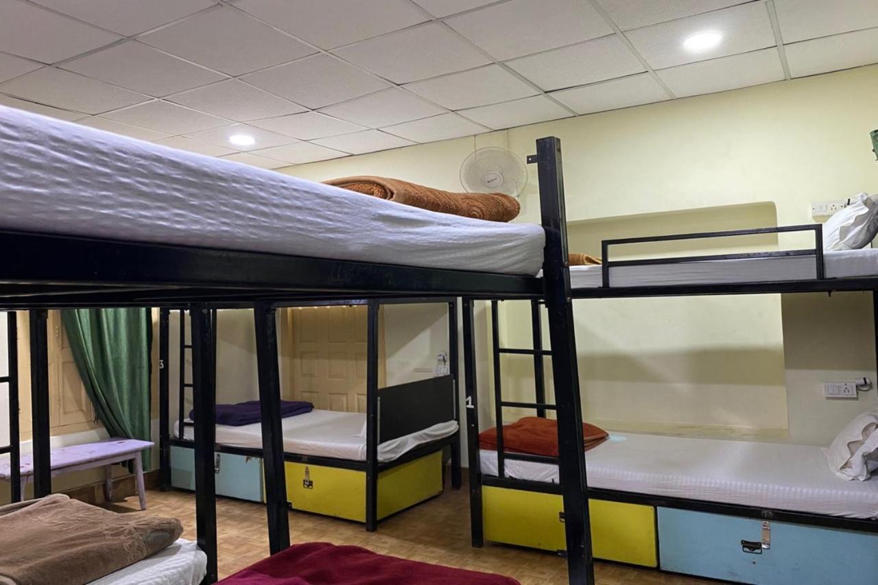 Vagabond Stay Hostel Varanasi Esterno foto