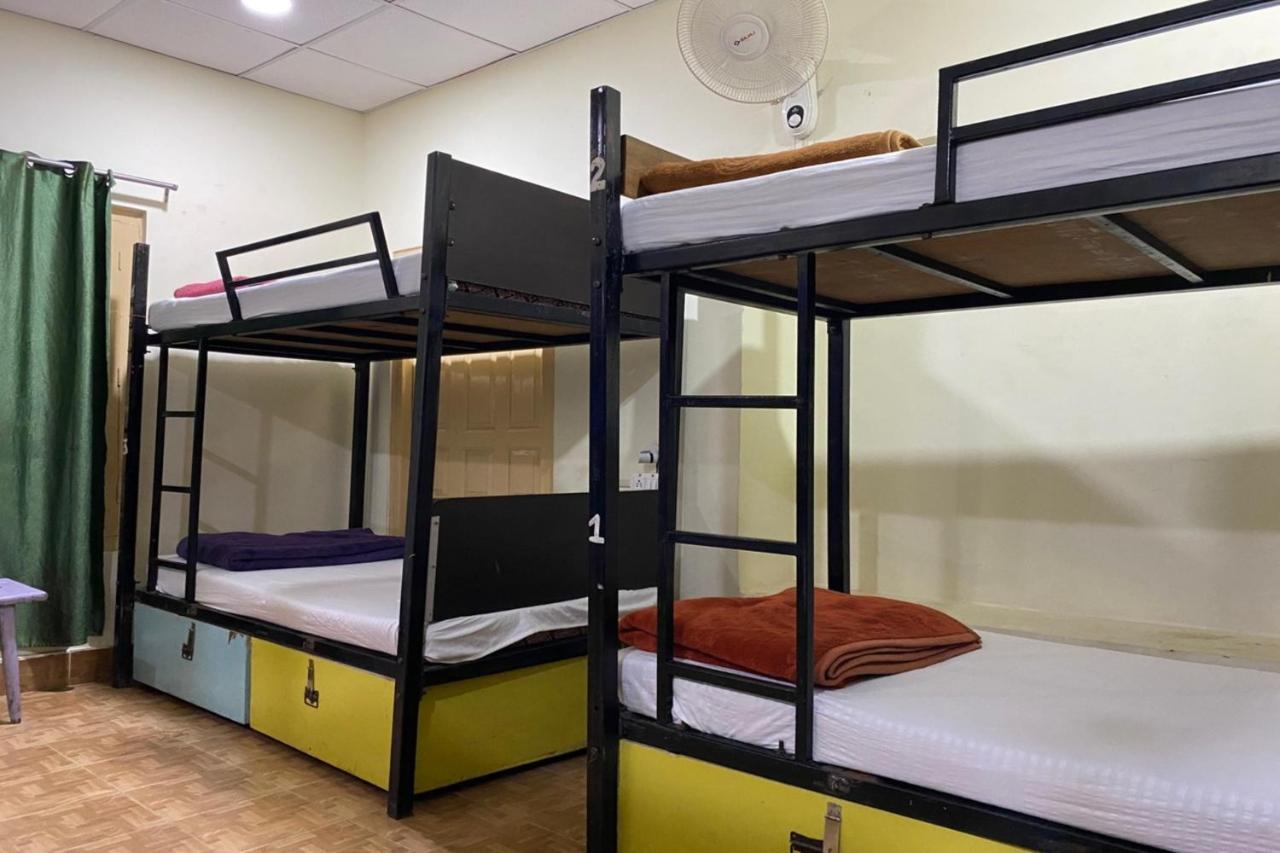 Vagabond Stay Hostel Varanasi Esterno foto