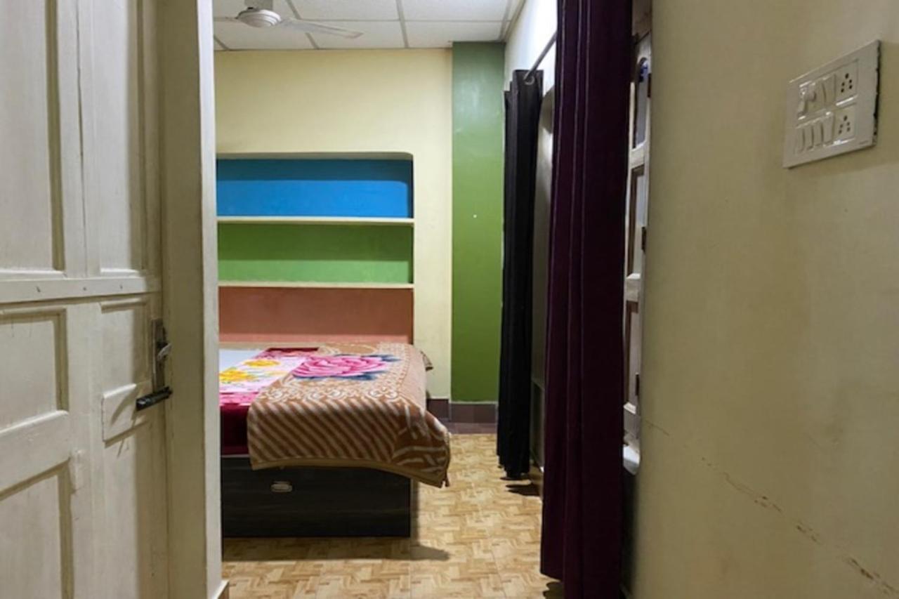 Vagabond Stay Hostel Varanasi Esterno foto