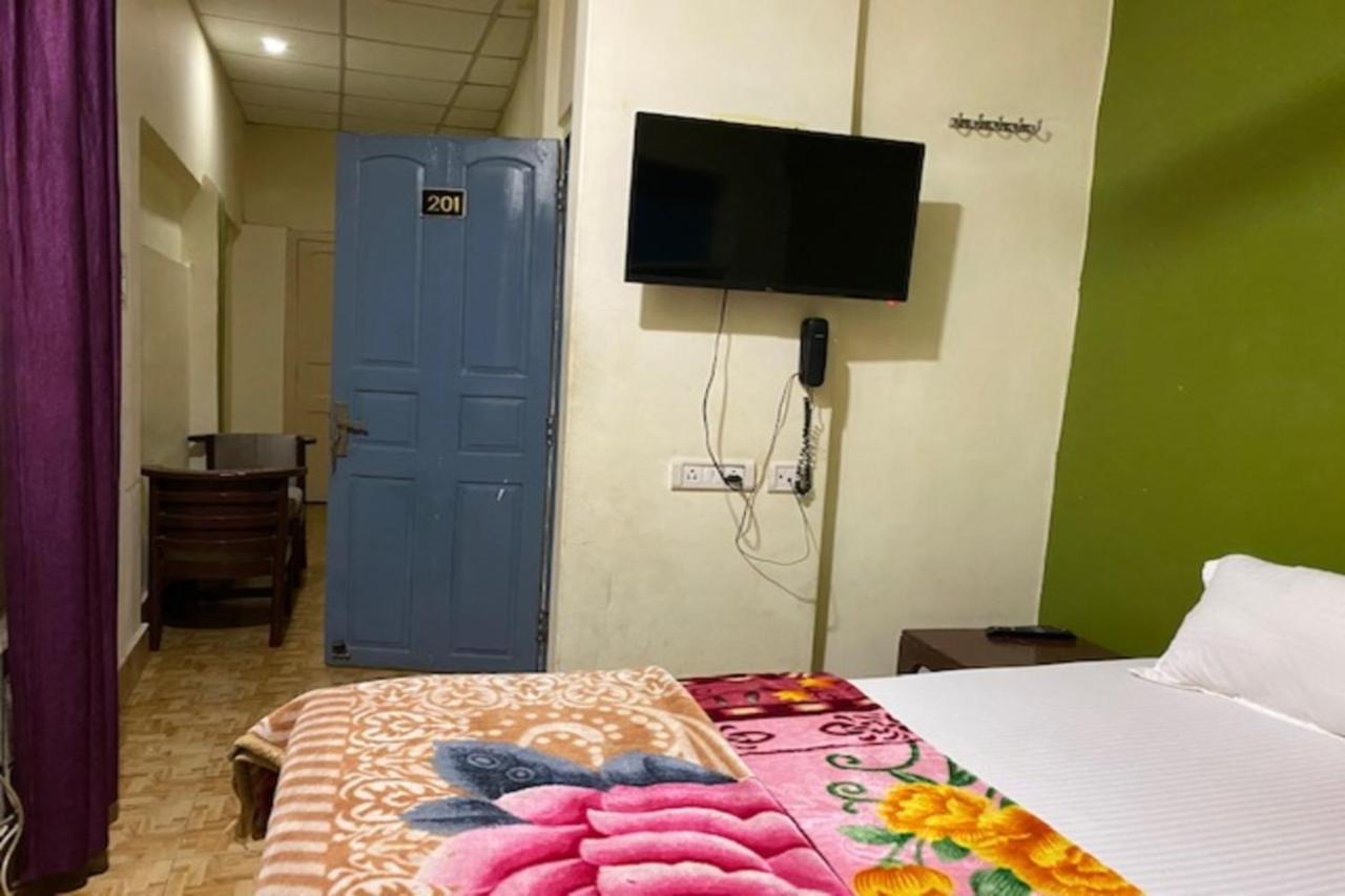 Vagabond Stay Hostel Varanasi Esterno foto