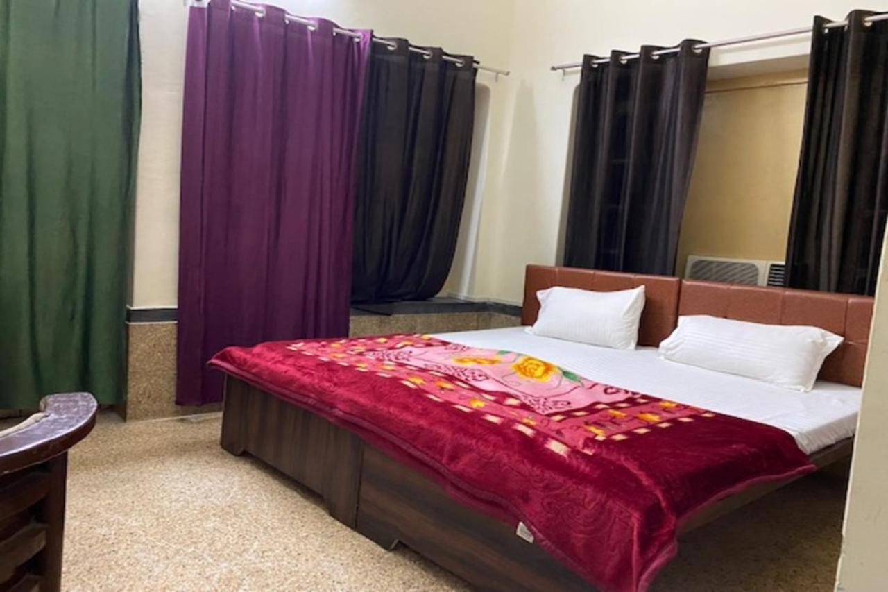 Vagabond Stay Hostel Varanasi Esterno foto