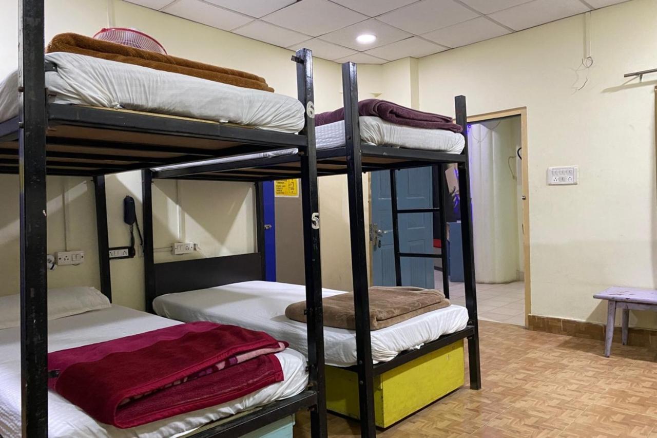 Vagabond Stay Hostel Varanasi Esterno foto