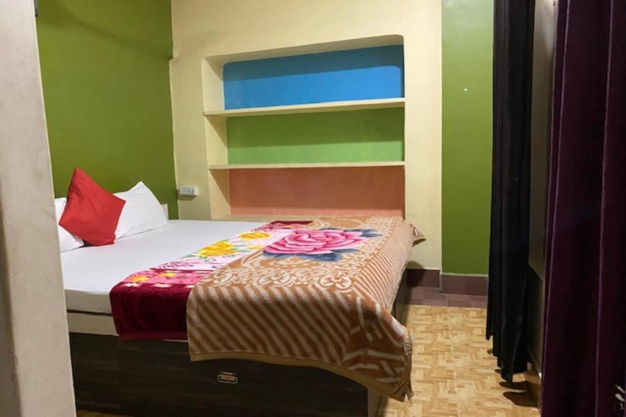 Vagabond Stay Hostel Varanasi Esterno foto
