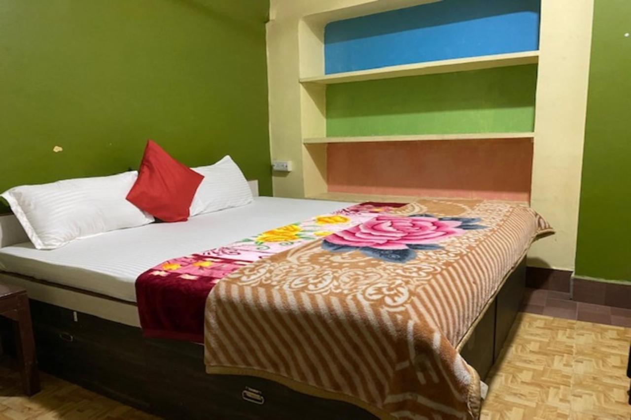 Vagabond Stay Hostel Varanasi Esterno foto