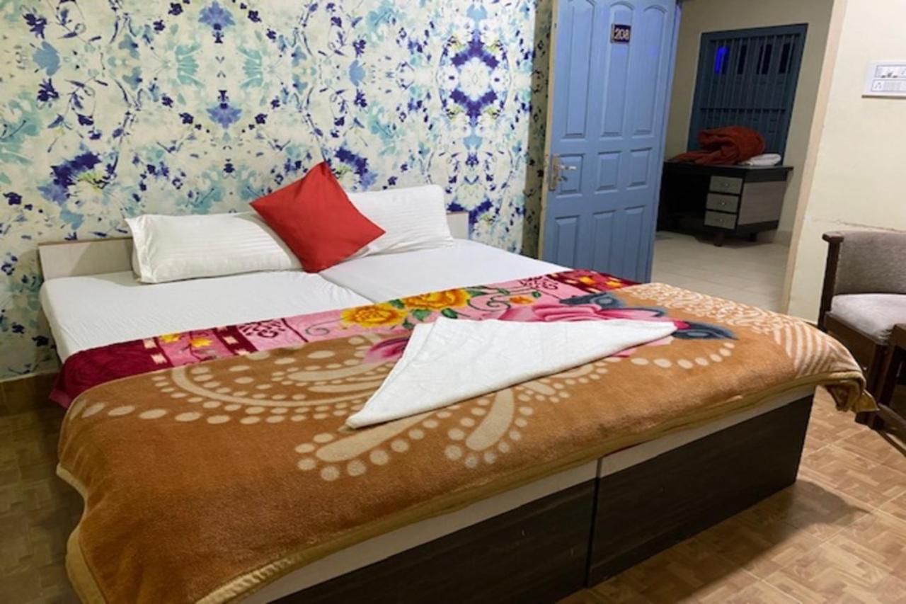 Vagabond Stay Hostel Varanasi Esterno foto