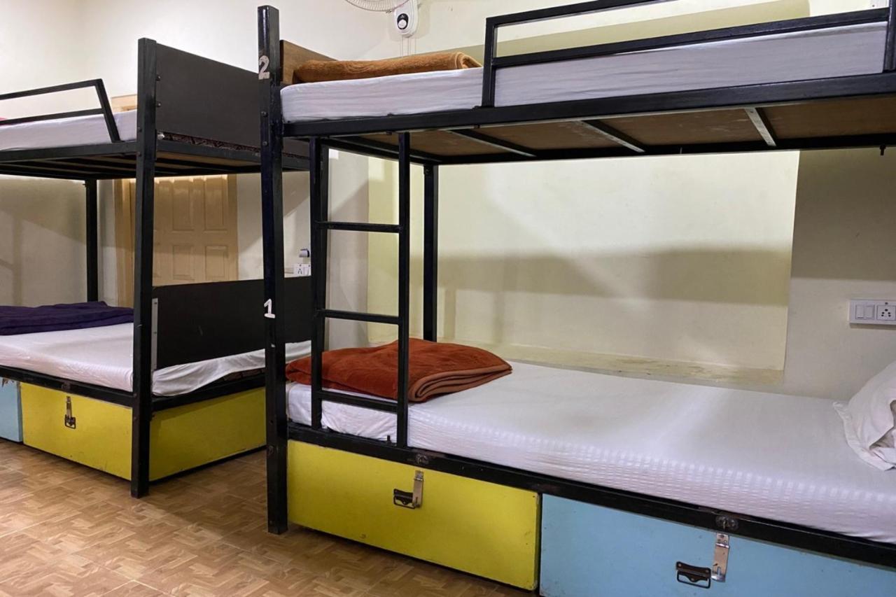 Vagabond Stay Hostel Varanasi Esterno foto