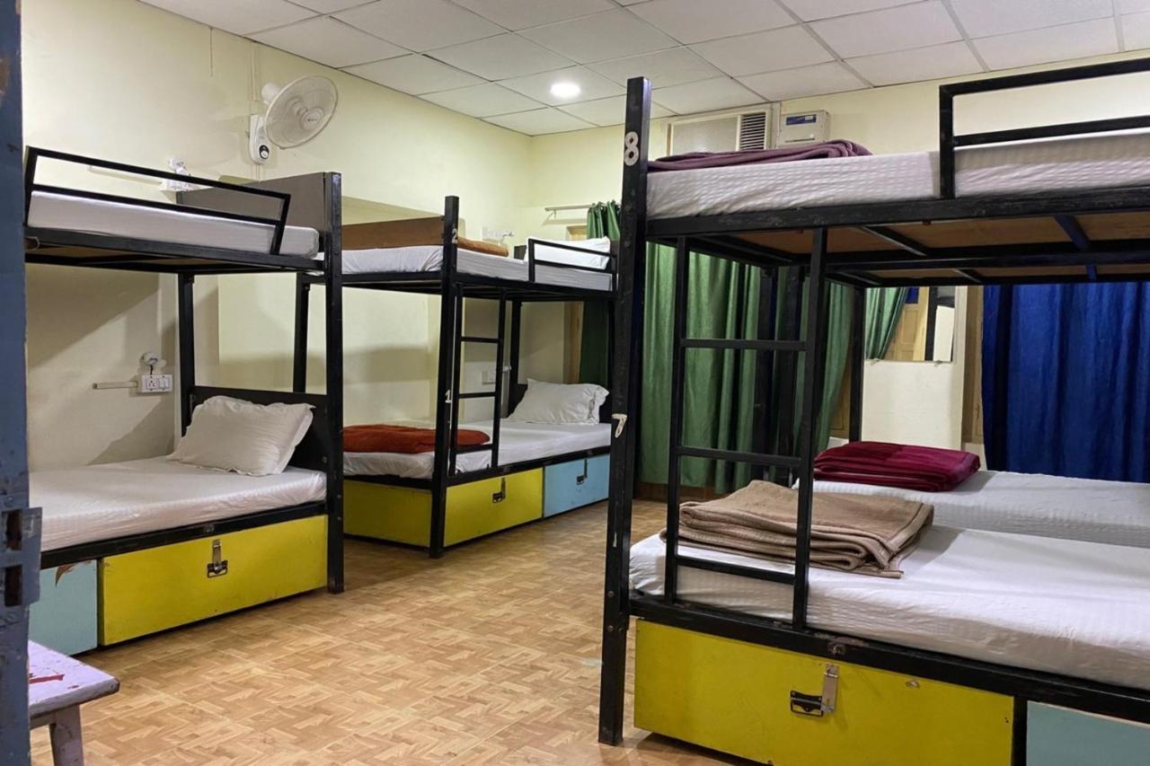 Vagabond Stay Hostel Varanasi Esterno foto