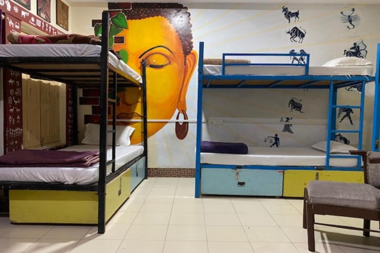 Vagabond Stay Hostel Varanasi Esterno foto