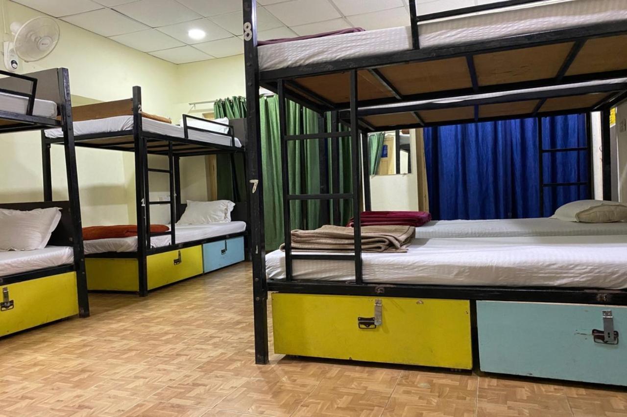 Vagabond Stay Hostel Varanasi Esterno foto