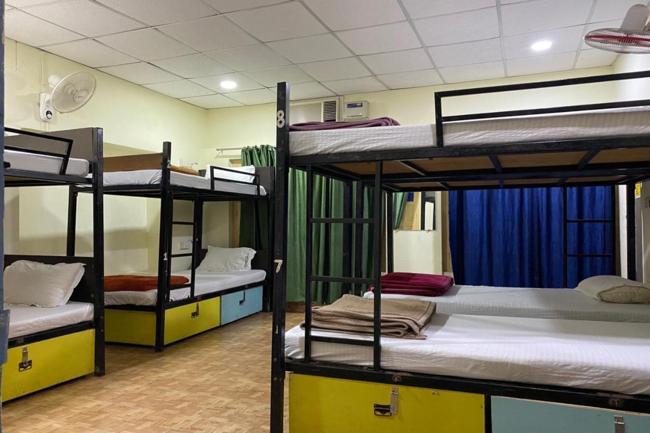 Vagabond Stay Hostel Varanasi Esterno foto