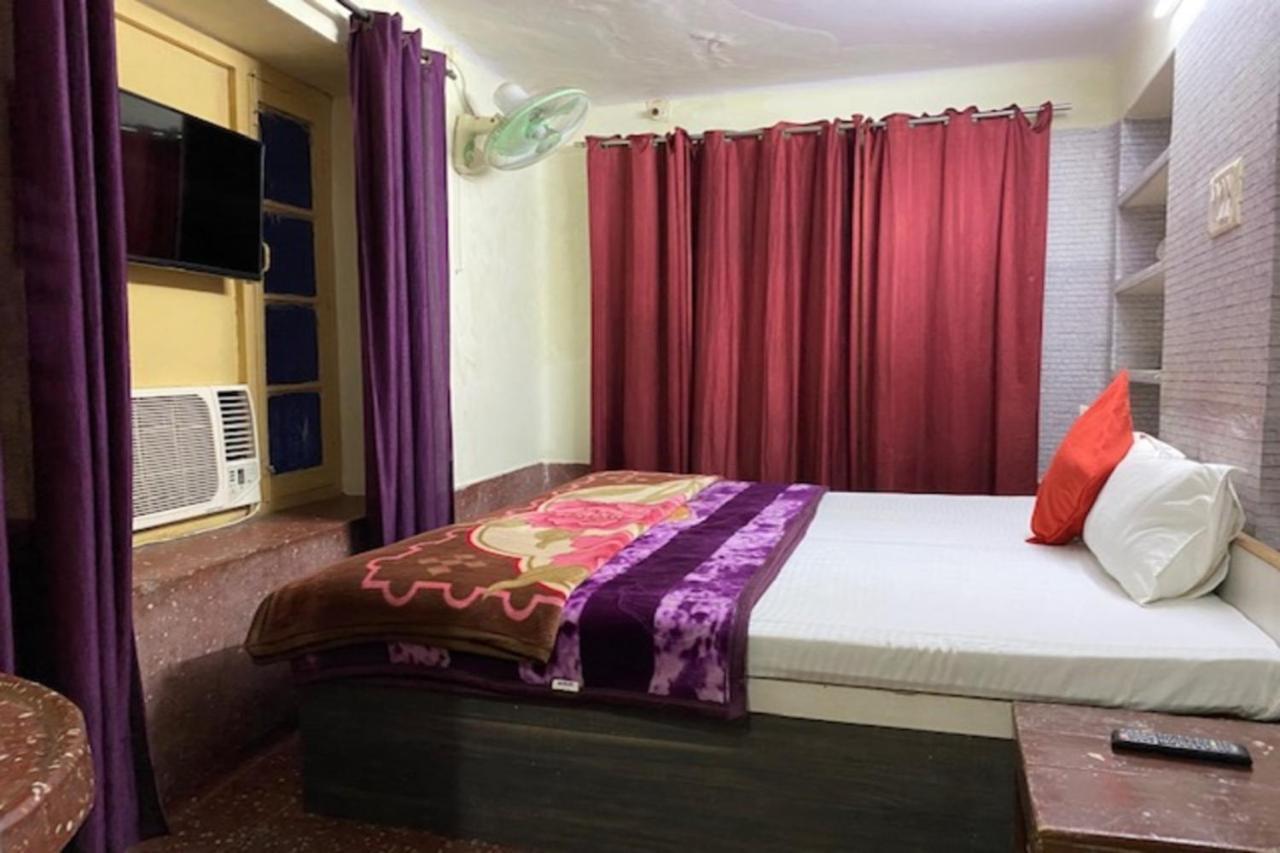 Vagabond Stay Hostel Varanasi Esterno foto