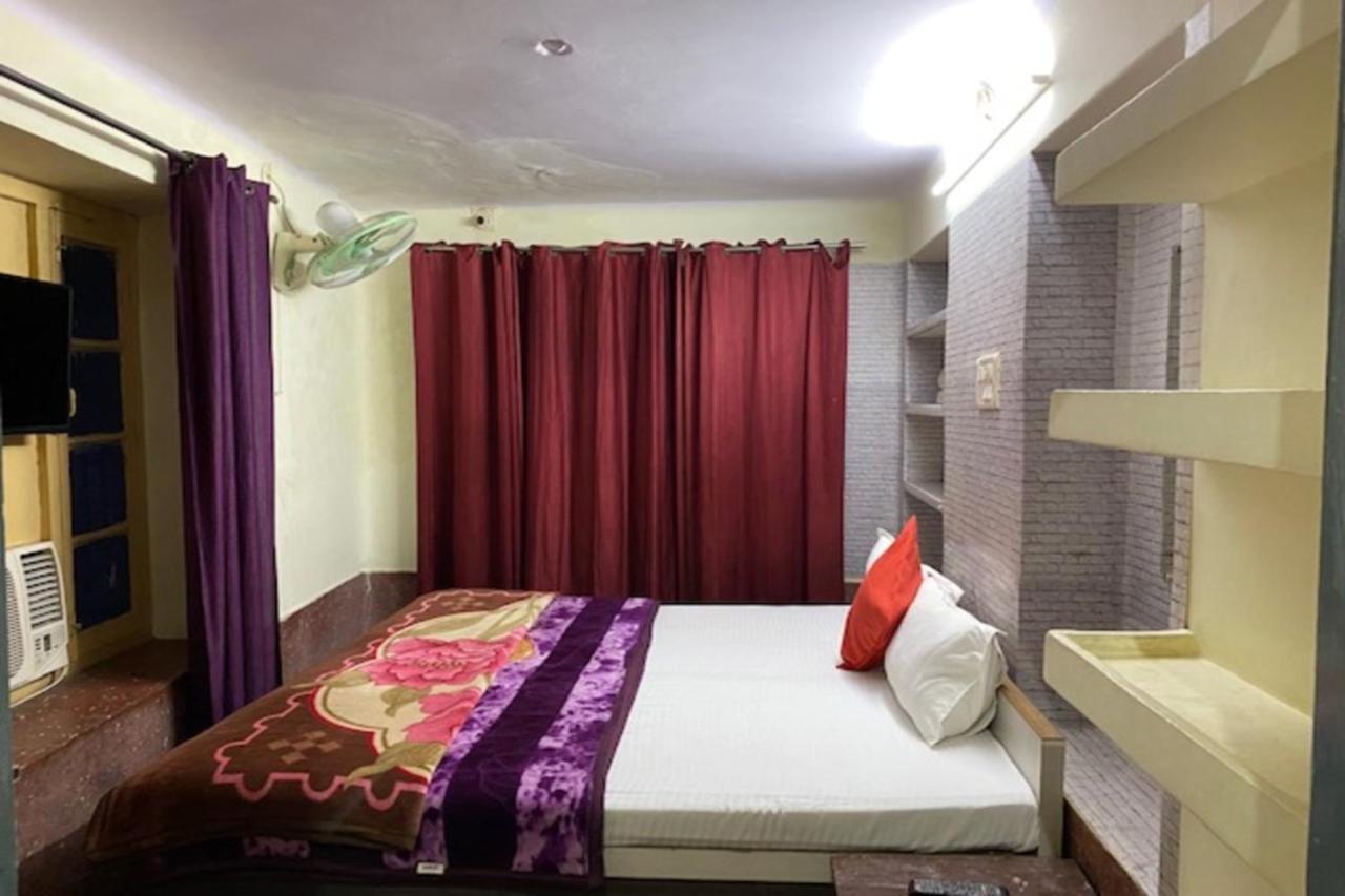 Vagabond Stay Hostel Varanasi Esterno foto