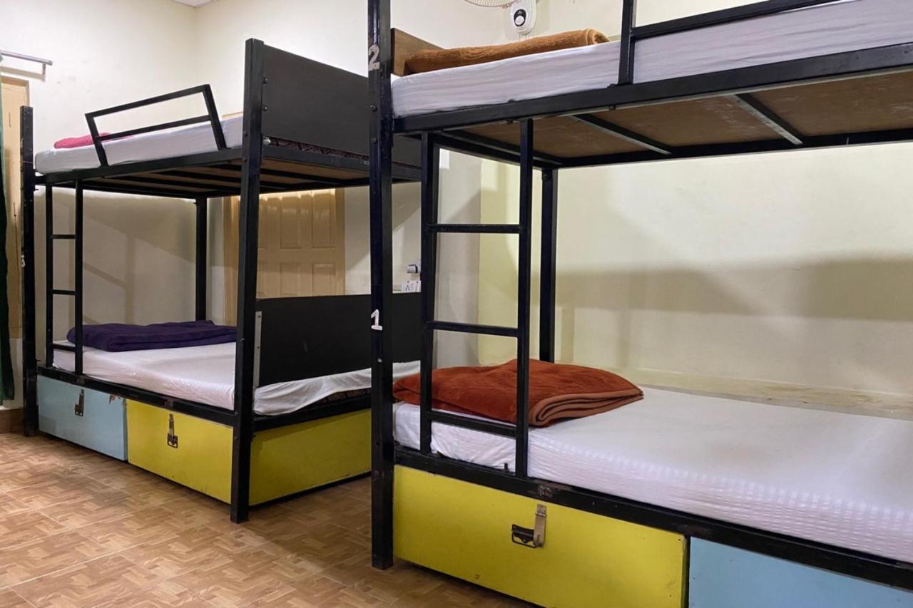 Vagabond Stay Hostel Varanasi Esterno foto
