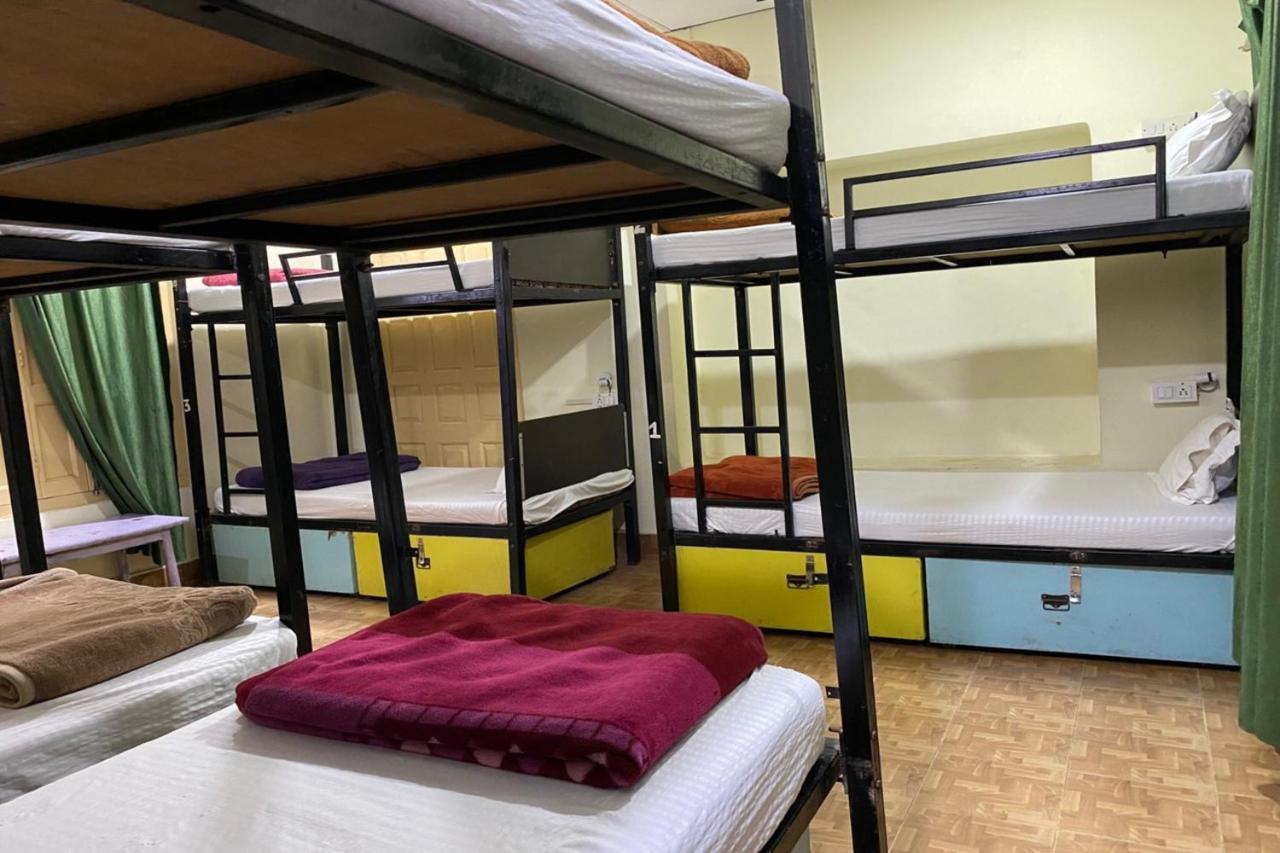 Vagabond Stay Hostel Varanasi Esterno foto
