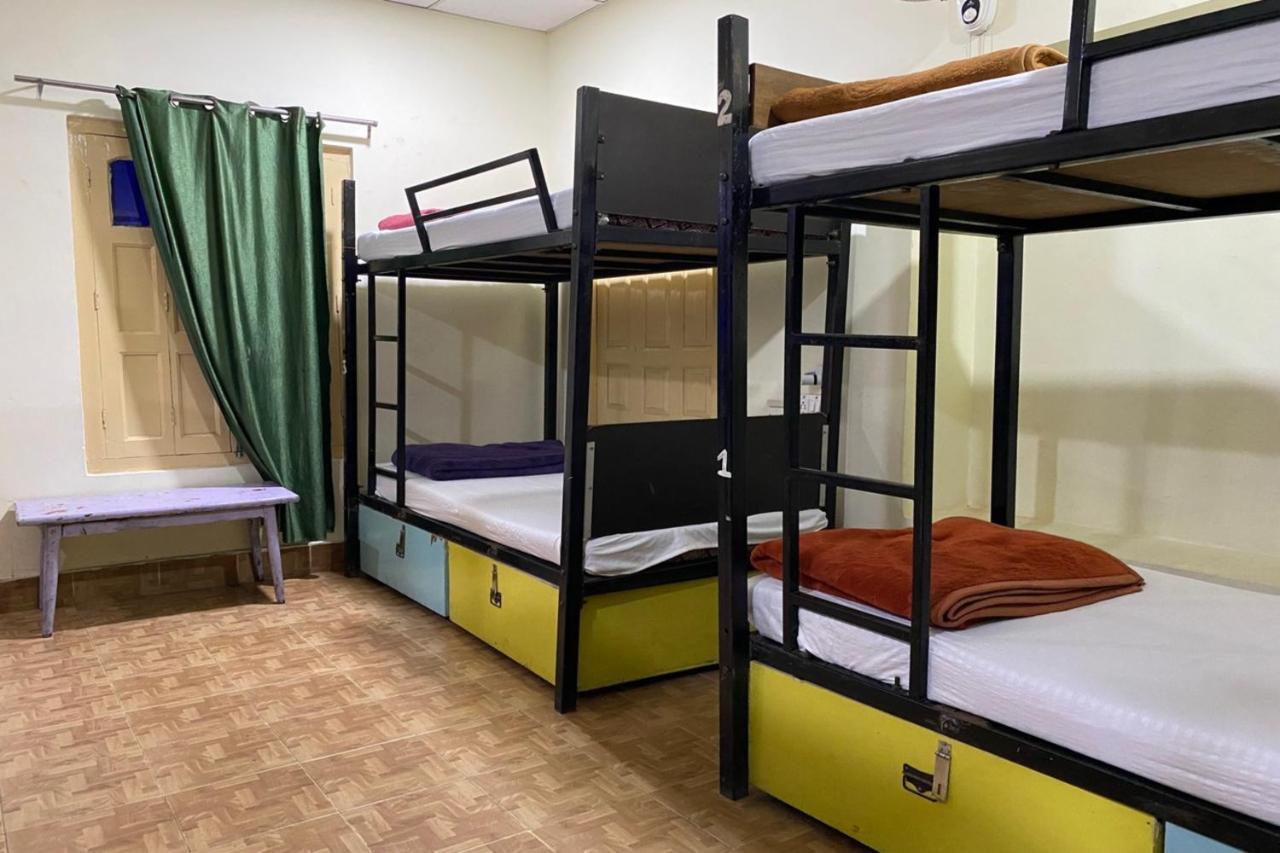 Vagabond Stay Hostel Varanasi Esterno foto
