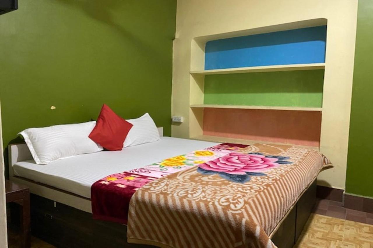 Vagabond Stay Hostel Varanasi Esterno foto