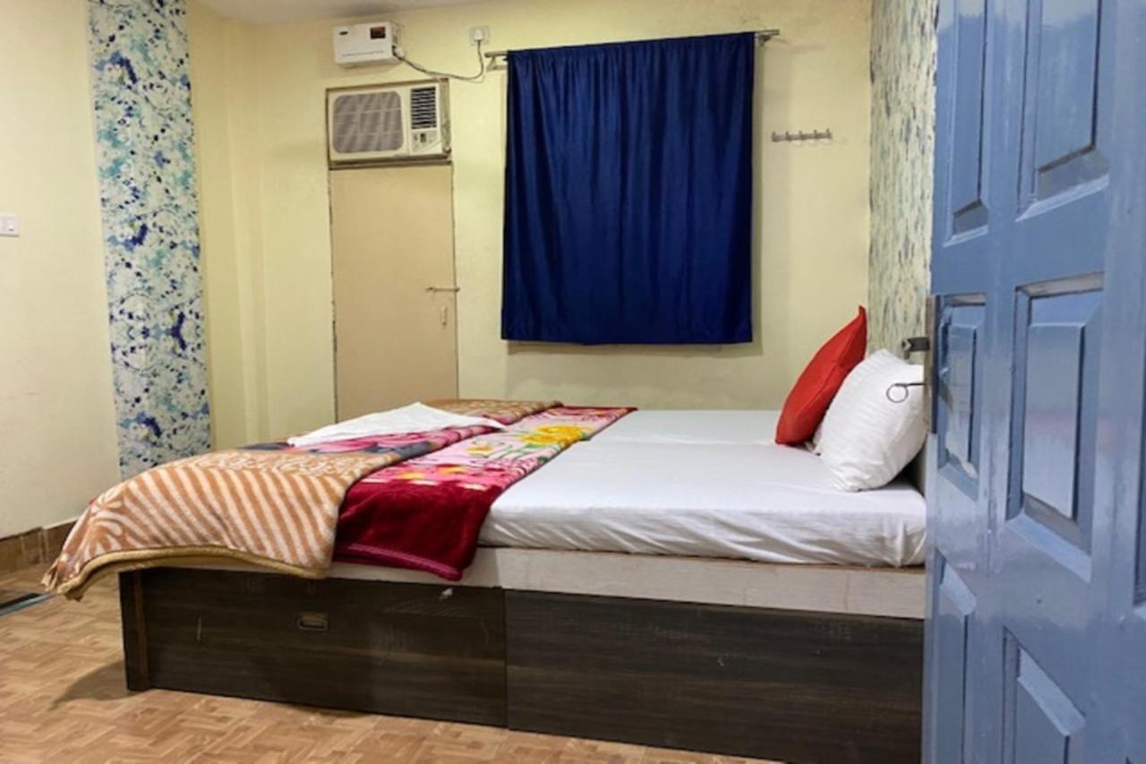 Vagabond Stay Hostel Varanasi Esterno foto