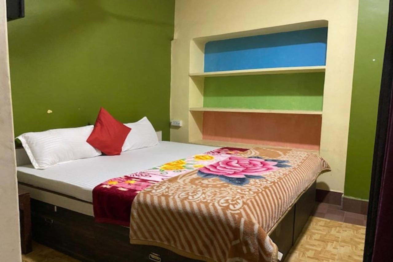 Vagabond Stay Hostel Varanasi Esterno foto